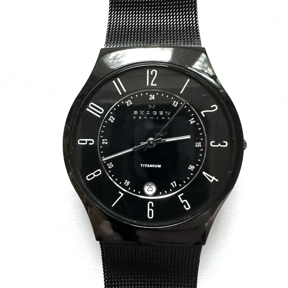 SKAGEN Denmark 233XLTMB black titanium steel watch 37mm w/ stainless mesh band